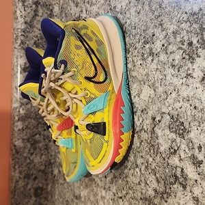 Nike Kyrie  1 World 1 People